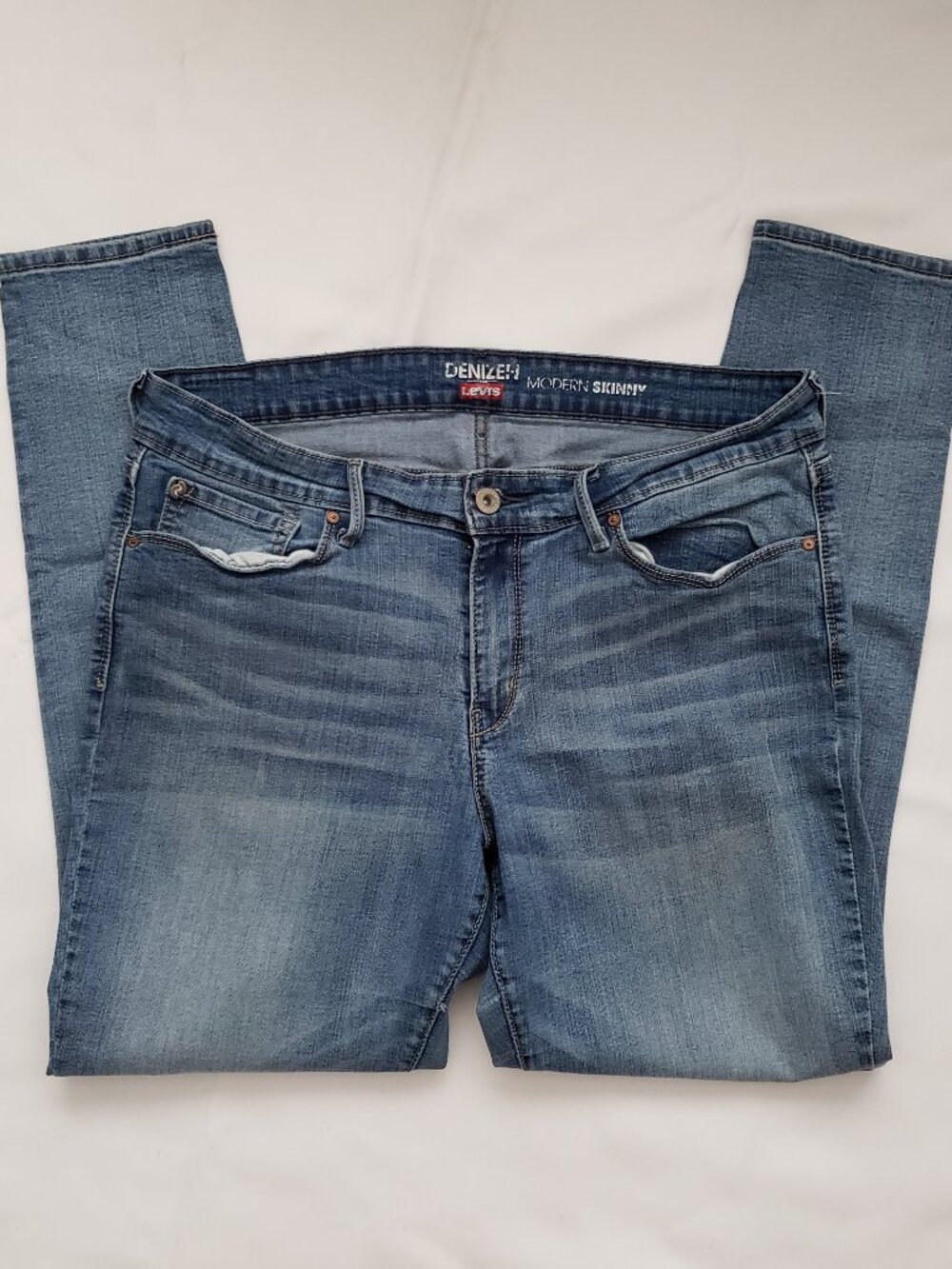 Levi's Denizen Modern Skinny jeans size 33 x 32